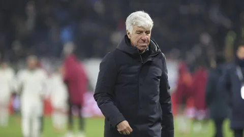 从贫民窟走出的足球新星维尼修斯荣膺世界足球先生荣耀